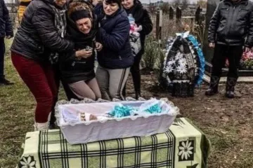 ​У Вільнянську поховали дводенне немовля, якого росіяни вбили ракетою