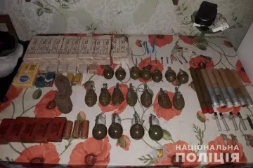 ​На Луганщині поліцейські вилучили вибухівку та арсенал боєприпасів
