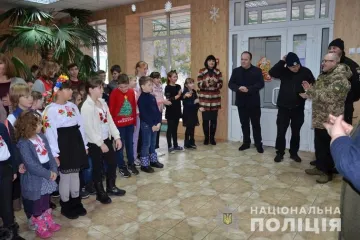 ​Поліцейська волонтерська делегація завітала до Новоайдарської школи-інтернату