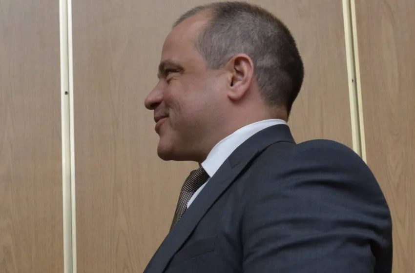 На Кіровоградщині звільнили прокурора, котрий вимагав 7,5 тисячі доларів хабаря