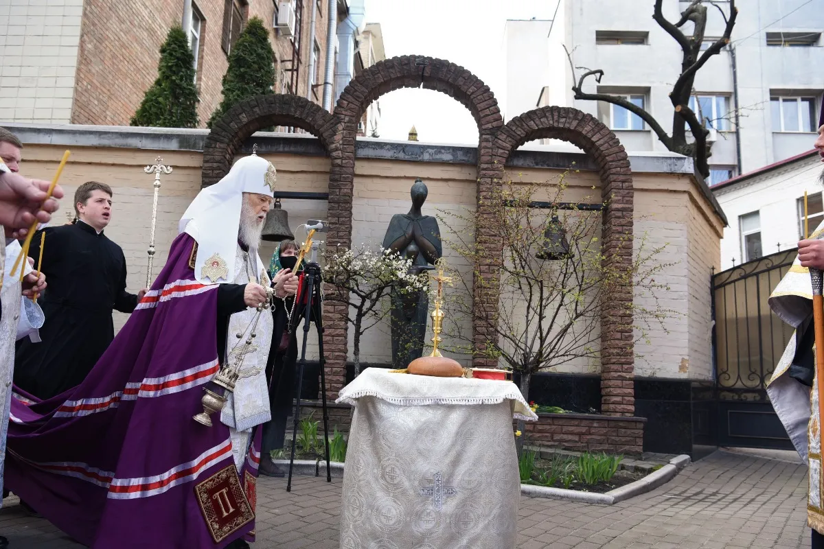 Патріарх Філарет вшанував пам’ять ліквідаторів та всіх жертв Чорнобильської катастрофи