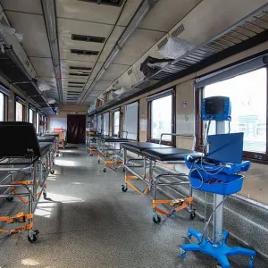 ​Російське вторгнення в Україну : Новий медичний потяг привіз до Львова першу групу пацієнтів