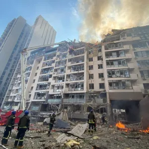 ​Рятувальники ліквідовують наслідки ворожого обстрілу у Шевченківському районі столиці