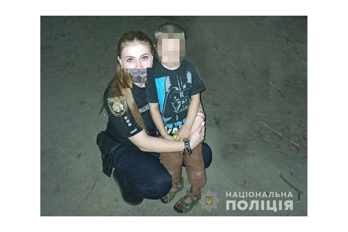 Поліцейські Кам’янського повернули батькам зниклих з дитмайданчику синів