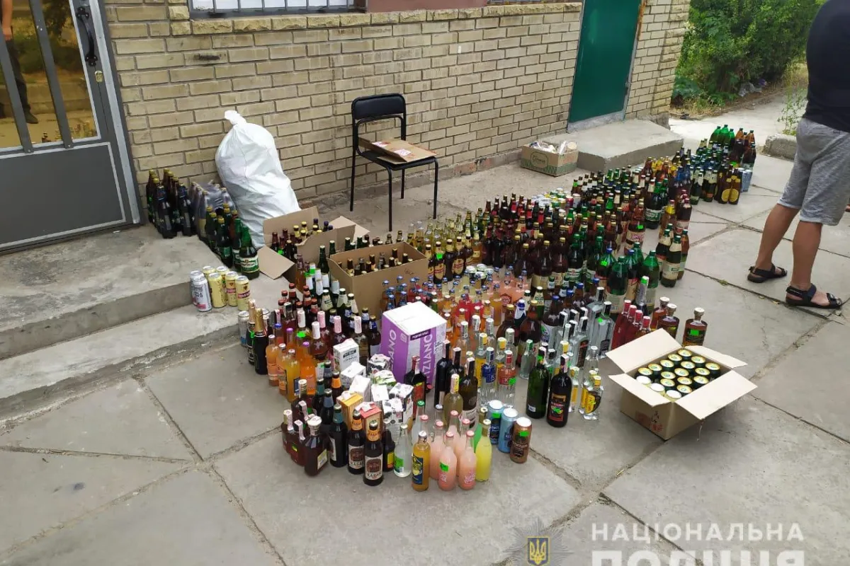 На Дніпропетровщині поліцейські вилучили контрафактні цигарки та алкоголь