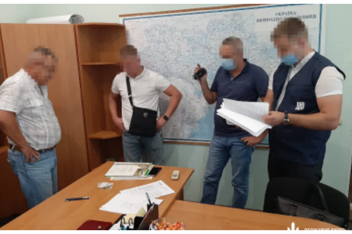 ГБР задержало за поборы директора Нацпарка, где находится резиденция Зеленского