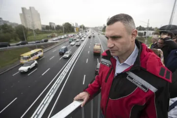 ​Дырявые дороги Киева или как мэр Кличко миллионы на ямочном ремонте зарабатывает 