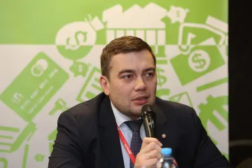 ​Экс-министр аграрной политики Максим Мартынюк оформил на фирму жены новый внедорожник и элитные апартаменты