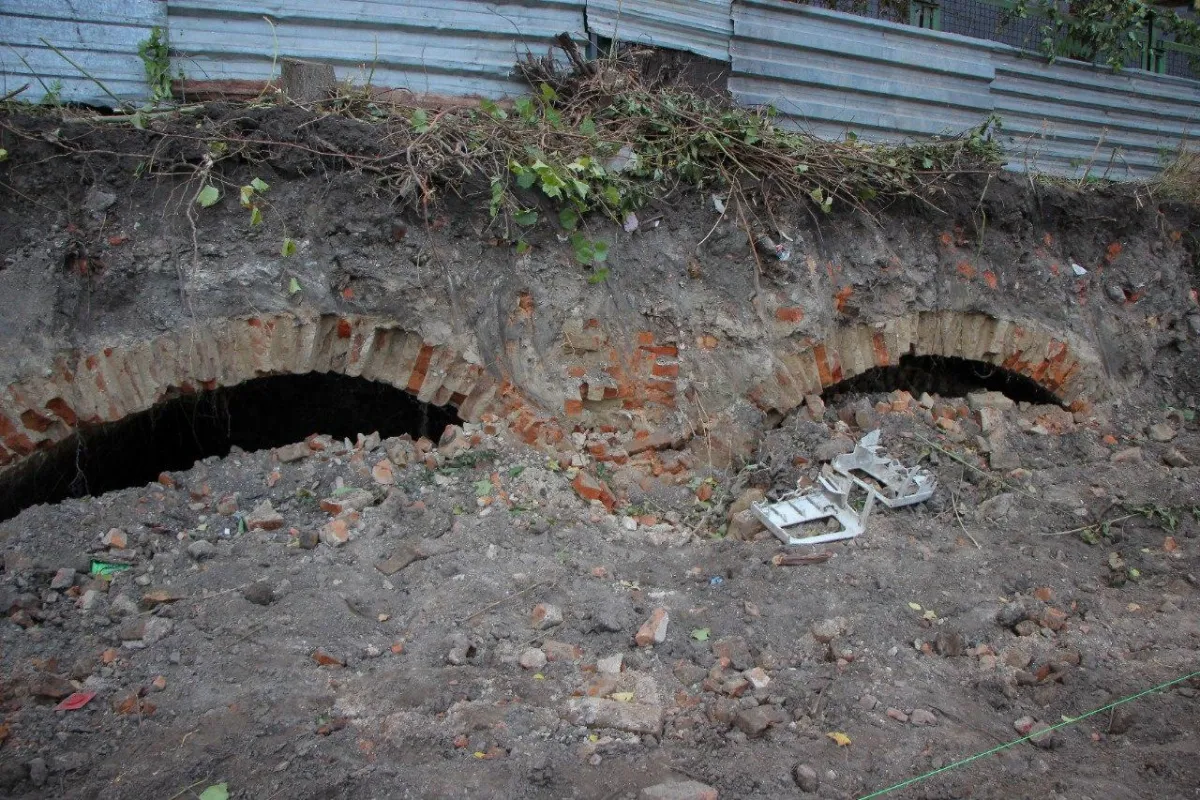 У Дніпрі під час будівництва нового дому знайшли фрагменти підземель