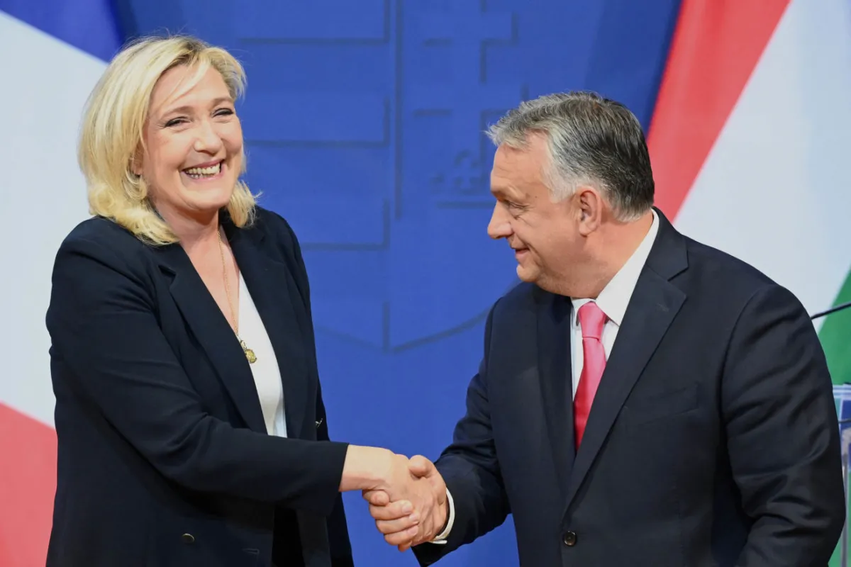 Лідер ультраправих у Франції Ле Пен підтримує Орбана в Угорщині та критикує ЄС