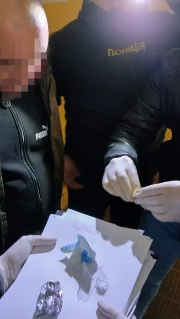 ​Працівника ДУ «Бахмутська установа виконання покарань №6» викрито на збуті наркотичних засобів