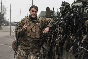 ​Російське вторгнення в Україну : Близько 12:00 російські військові обстріляли один зі східних районів Харкова