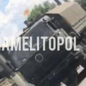 ​У Мелітополі помітили колону військової техніки з "білоруським" маркуванням - їде в бік Херсону