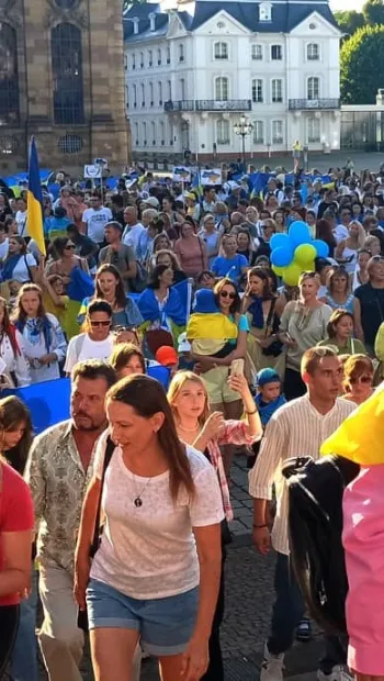 ​У Саарбрюккені сотні українців демонструють свою єдність