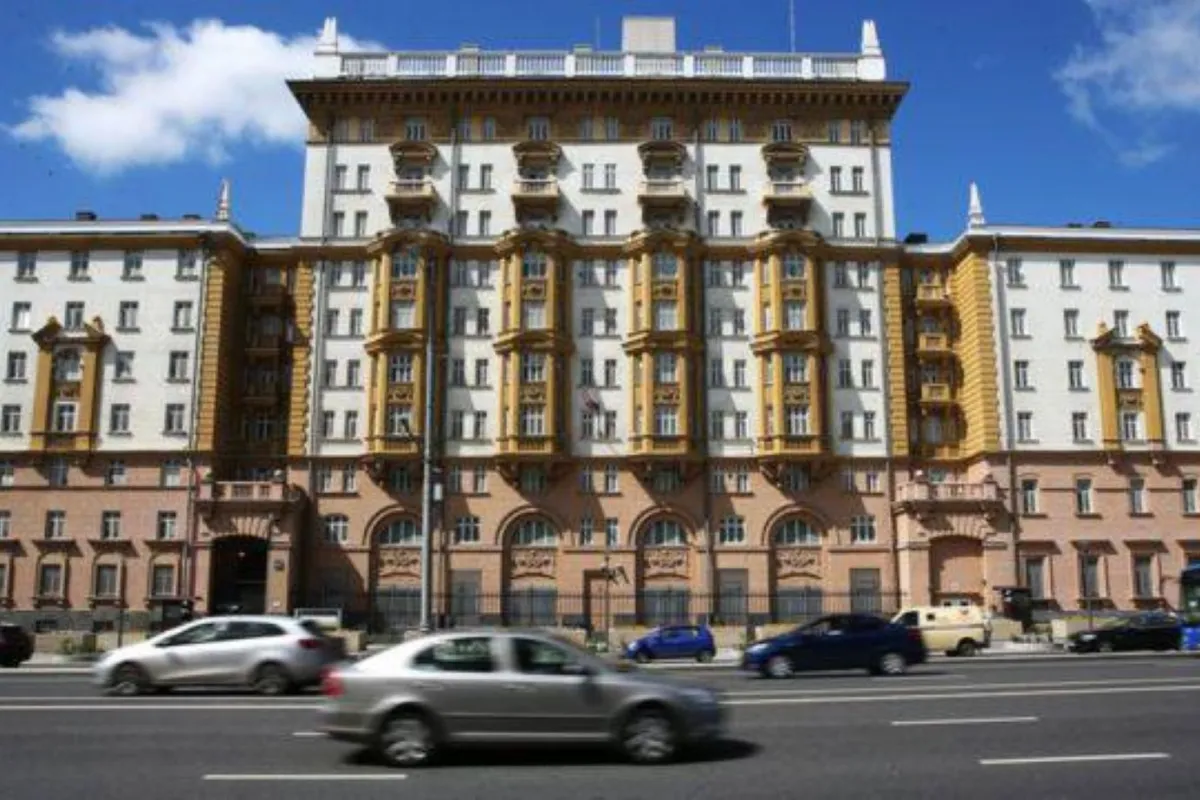 Американське посольство у Москві закликало громадян США негайно покинути рФ