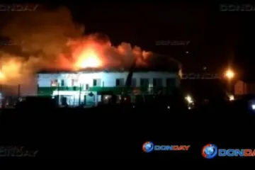 ​У російському Новочеркаську повністю згоріла військова казарма (відео)