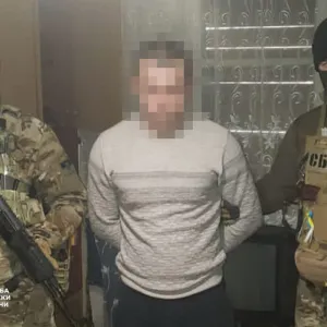 ​СБУ затримала російського агента, який «полював» на склади з боєприпасами Сил оборони під Авдіївкою