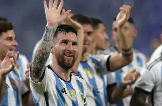 Ліонель Мессі забив хет-трик та досягнув 100 голів за збірну Аргентини у товариському матчі проти країни-карлика.