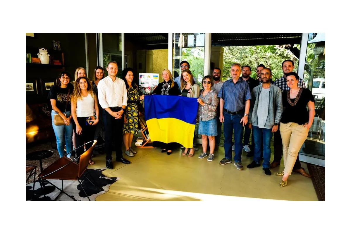 Українські книжкові полички під патронатом Олени Зеленської з’явилися ще у двох країнах світу