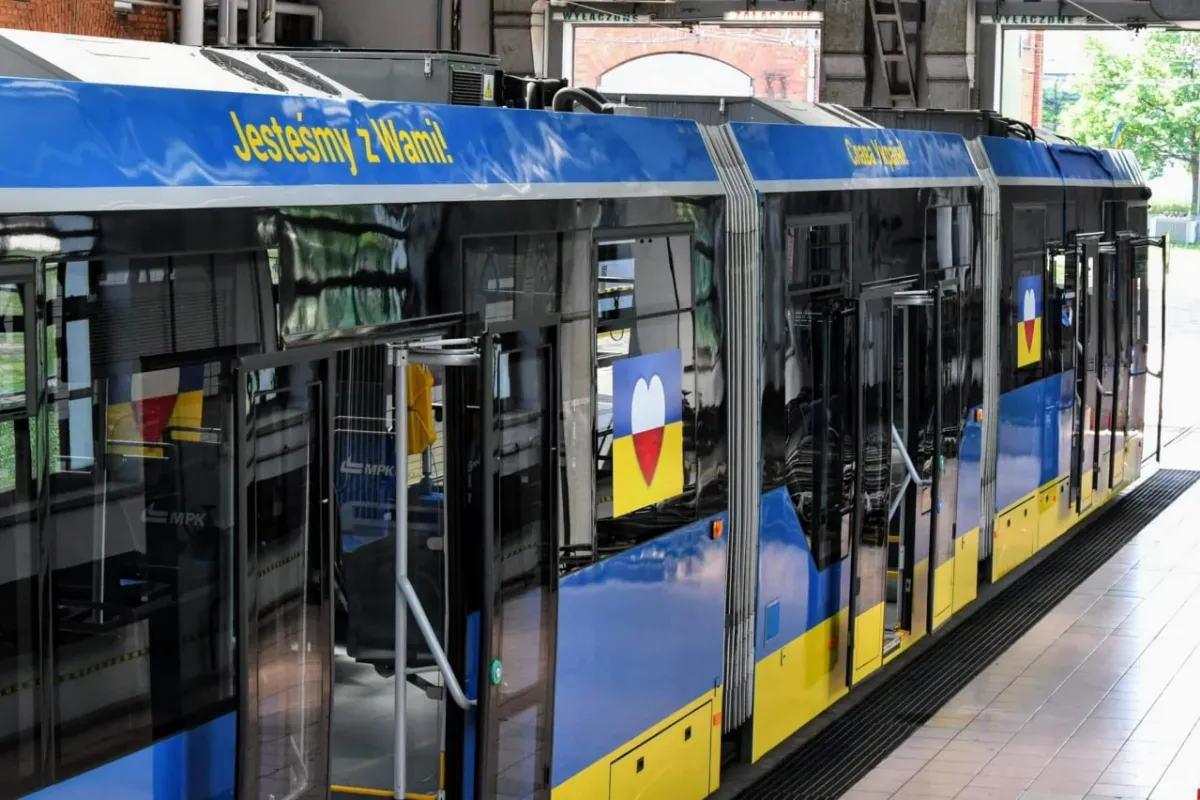 У Вроцлаві запустили трамвай в кольорах прапора України
