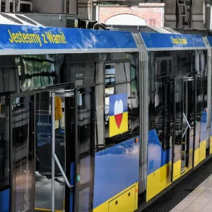 ​У Вроцлаві запустили трамвай в кольорах прапора України
