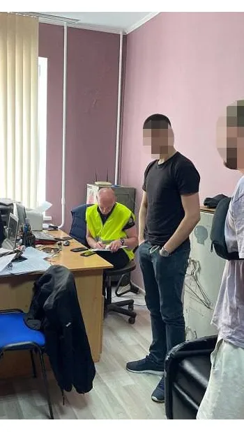 ​Перших двох чоловіків, що знімали роботу ППО в Києві затримали