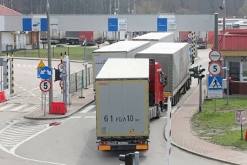 ​З 1 червня Польща заборонить рух через свій кордон вантажівок, які зареєстровані у білорусі та росії