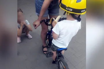​У Дніпрі надзвичайники врятували малюка з велосипедної пастки
