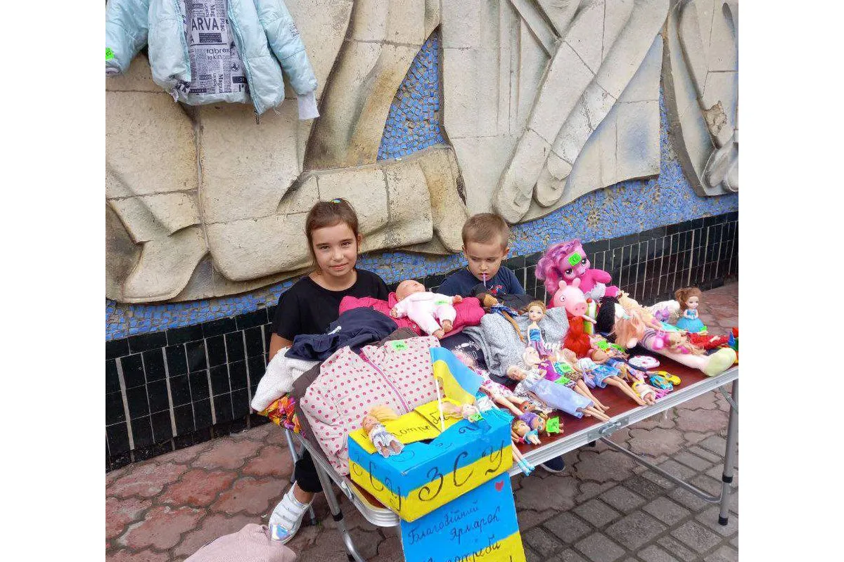 На Львівщині 9-річна дівчинка продала свої іграшки, щоб підтримати ЗСУ