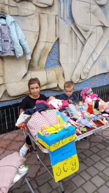 ​На Львівщині 9-річна дівчинка продала свої іграшки, щоб підтримати ЗСУ