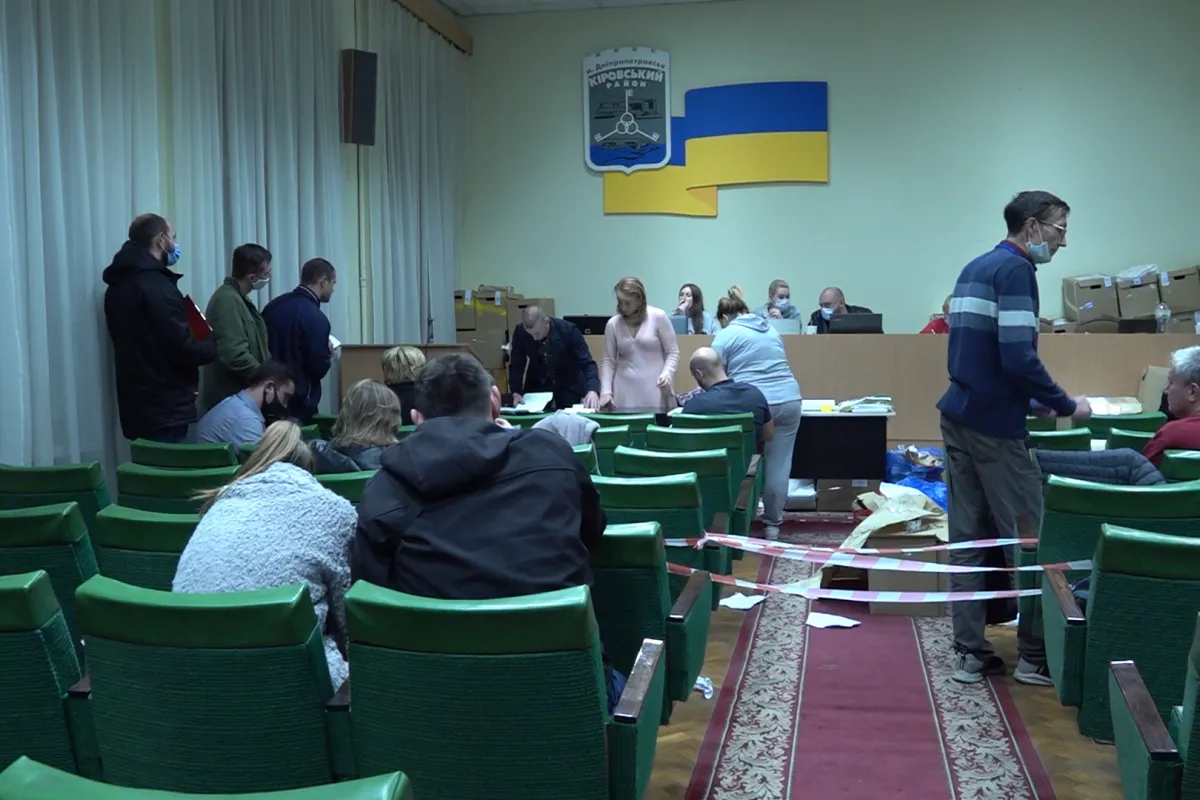 Порушення виборчого процесу виявили в одній із дніпровських ТВК