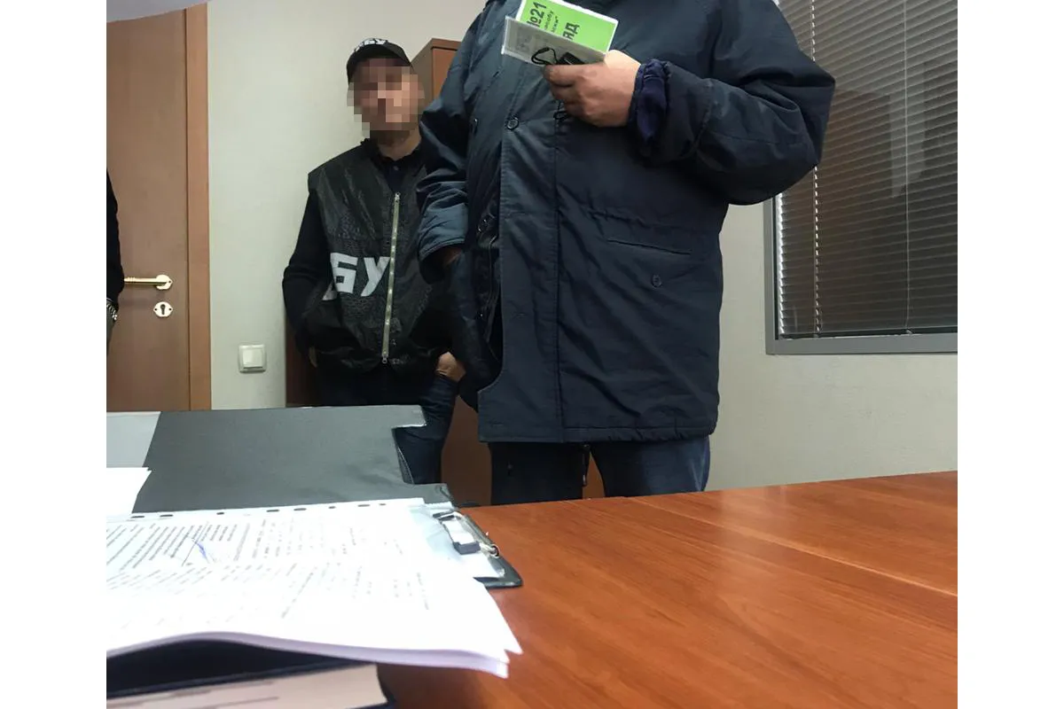 Інспектор Дніпропетровської митниці через оборудки з імпортними овочами завдав збитків на 200 тисяч гривень