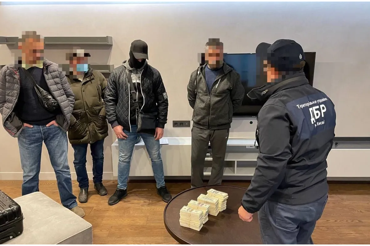 В Киеве задержали адвоката который хотел присвоить 400 тысяч долларов