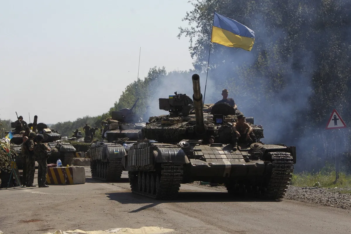 Удар по Киеву и "котел" на востоке. Как Украина собирается воевать с Россией и что за стратегия у Кремля