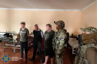 Виманювали гроші у родичів українських військовополонених: СБУ викрила в’язнів Рівненської колонії