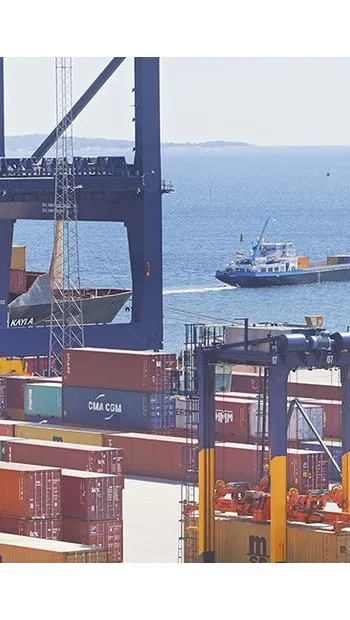 ​Російське вторгнення в Україну : Працівники порту Амстердама відмовляються розвантажувати танкер із російським дизпаливом, від якого раніше відмовилися портовики у Швеції