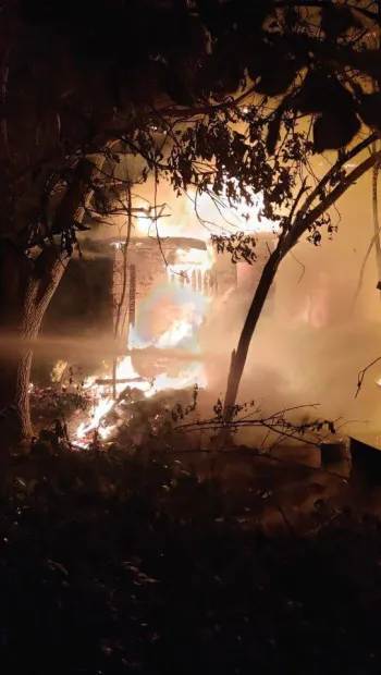 ​У КМВА показали фото палаючого будинку в Дарницькому районі