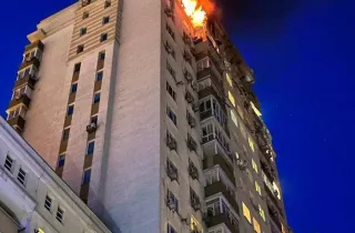 КМВА показали фото пожежі в багатоповерхівці Голосіївського району