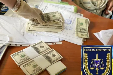 ​Військовою прокуратурою Дарницького гарнізону затримано землевпорядника на хабарі у 30 000 доларів США      