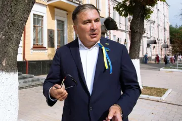 ​Саакашвили: в администрацию Порошенко заносили чемоданы денег каждый месяц