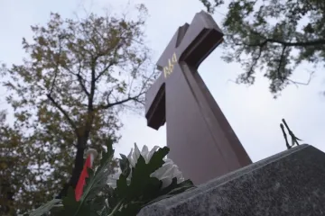 ​Біля ДніпроОДА встановили пам’ятний знак
