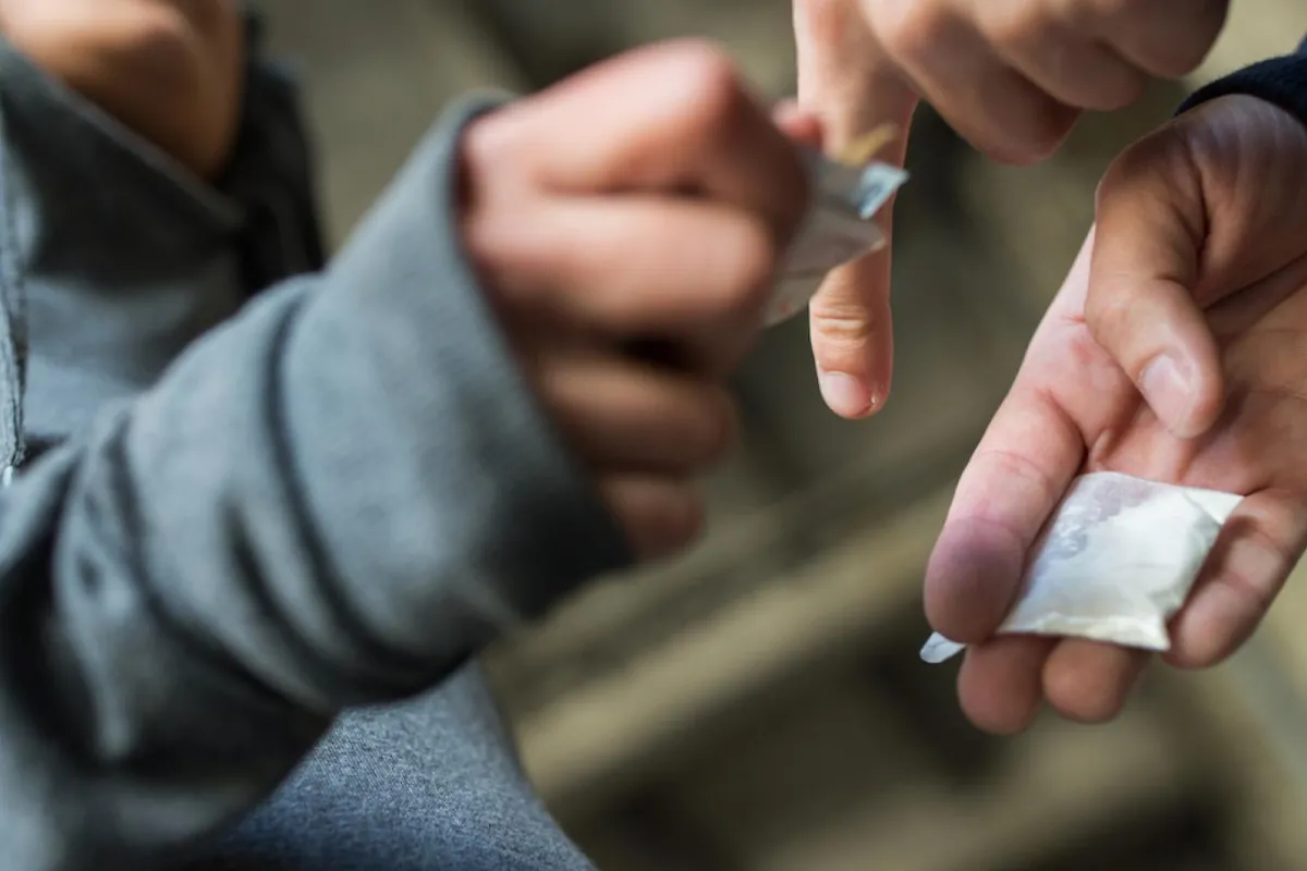 На Дніпропетровщині злочинна група налагодила збут наркотиків через «закладки»