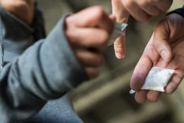 ​На Дніпропетровщині злочинна група налагодила збут наркотиків через «закладки»