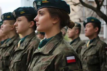 ​ Польські військові навчають цивільне населення самообороні та виживанню