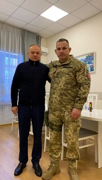 ​Полковник ЗСУ Игорь Серков рассказал о докторе Вадиме Крыжевском, который спасает наших раненых бойцов и делает невозможное