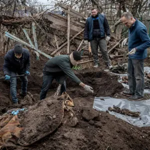 ​Біля Херсону знайшли поховання застрелених працівників сільгосппідприємства