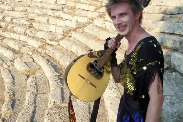 ​  			Гитарист Flame : Загадка султана в солнечной Турции…		