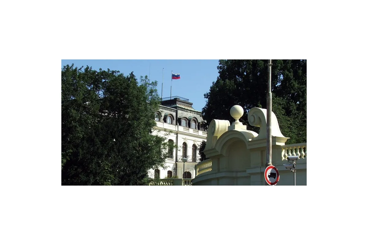  			Посольство РФ в Праге пересдает квартиры, предоставленные Чехией для дипломатов		