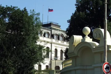 ​  			Посольство РФ в Праге пересдает квартиры, предоставленные Чехией для дипломатов		