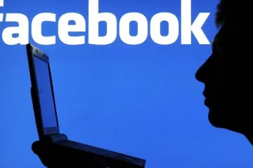 ​  			Facebook знову потрапив у скандал через “злив” персональних даних		